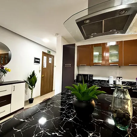 Queen Gate 4 Apartment *